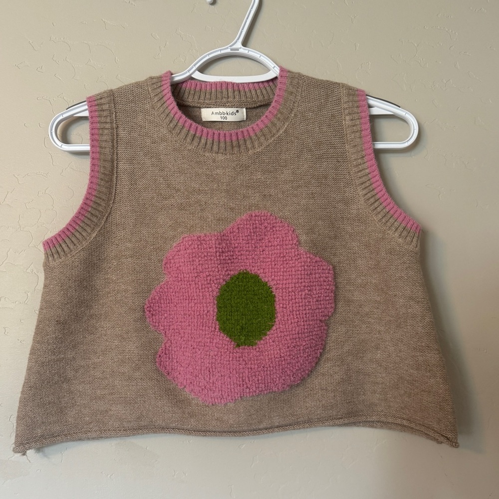Cropped Sleeveless Flower Cardigan